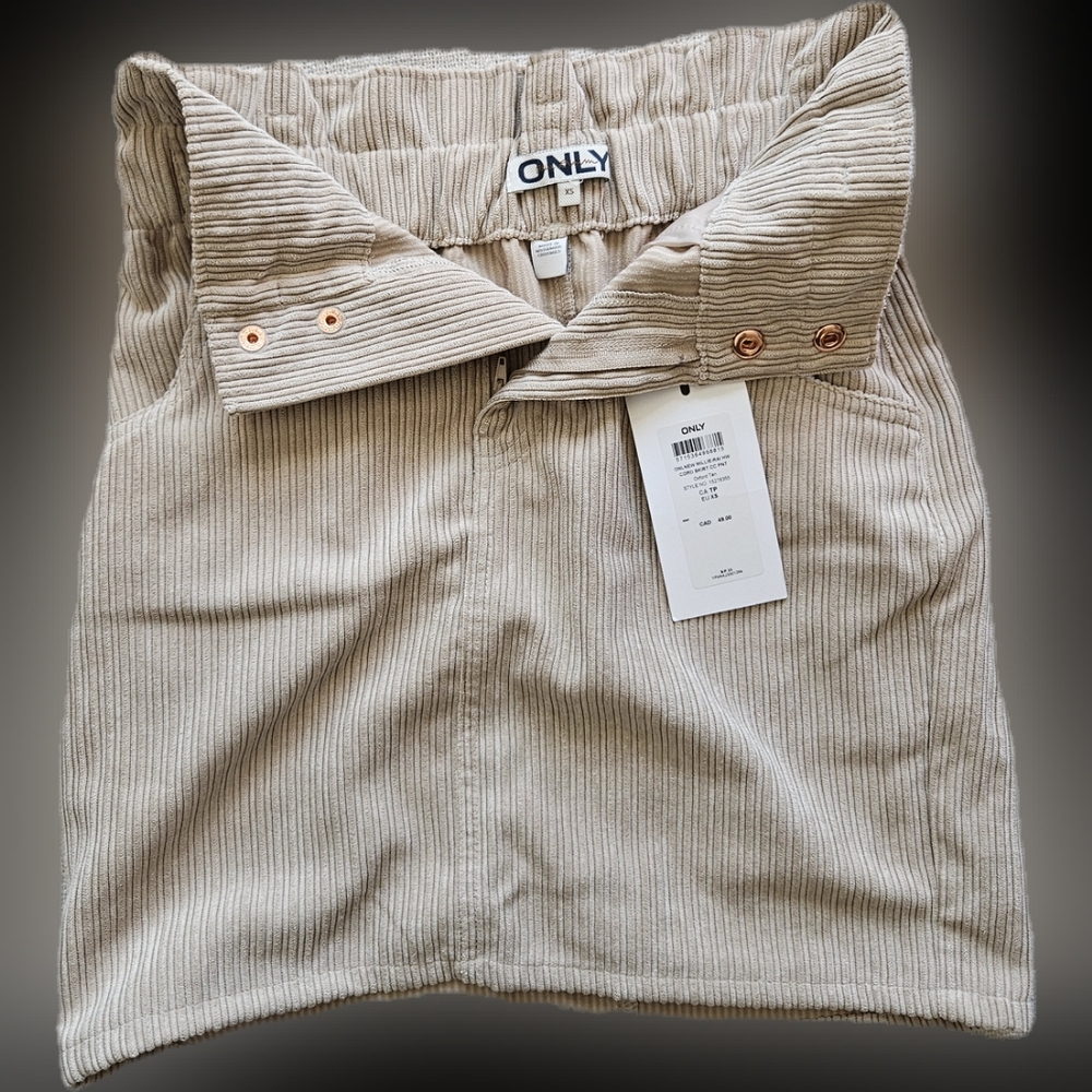 ONLY/ Mini skirt / xs / velvet feel